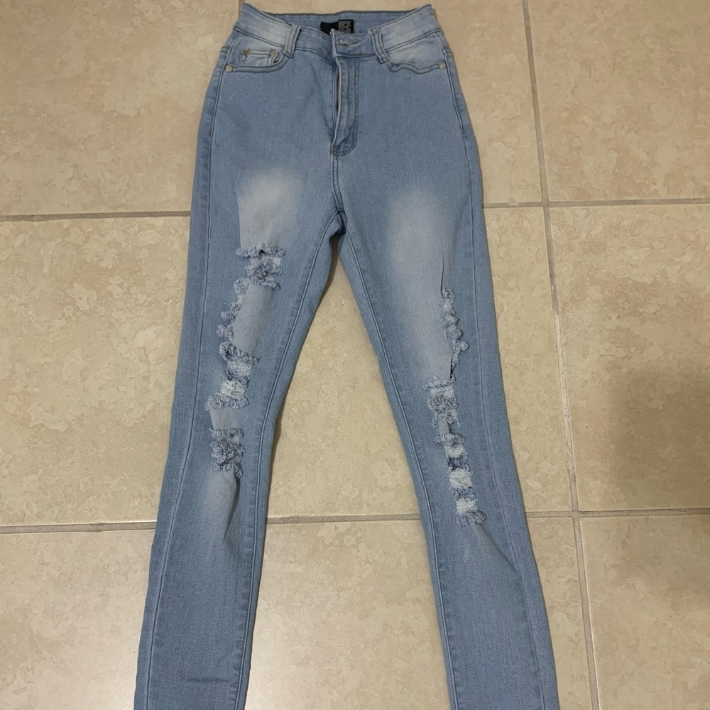 Ripped skinny jeans